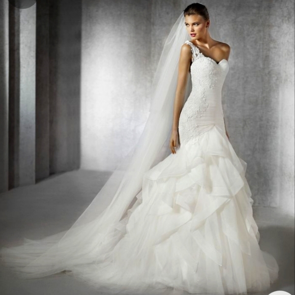 St. Patrick Sisina Wedding Dress/Gown - Picture 1 of 3